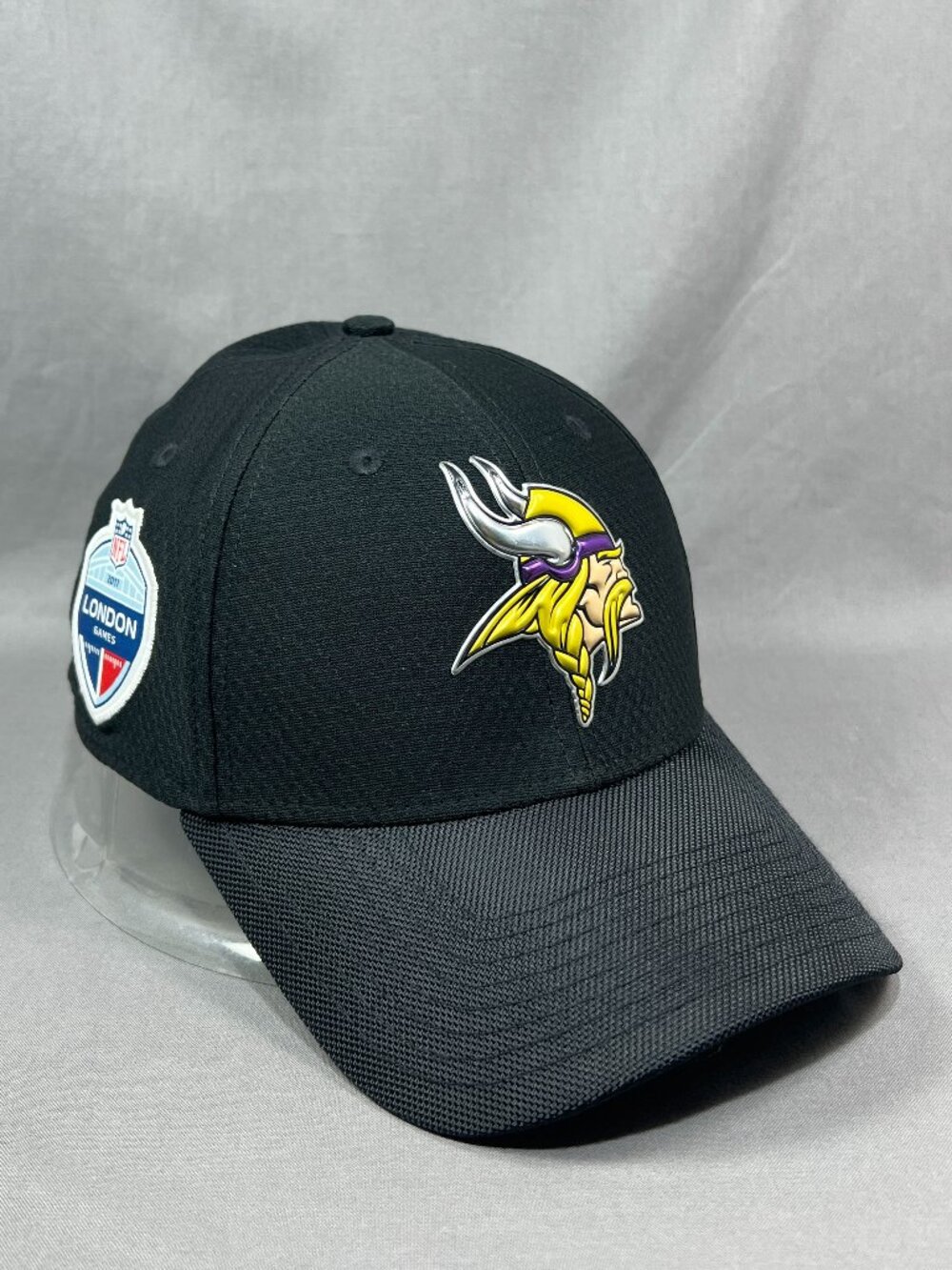Minnesota Vikings New Era 39thirty NFL London Games Flex S/M Hat Black Mesh Cap